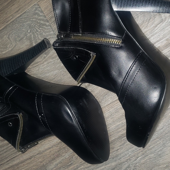 Ankle booties - Picture 3 of 4